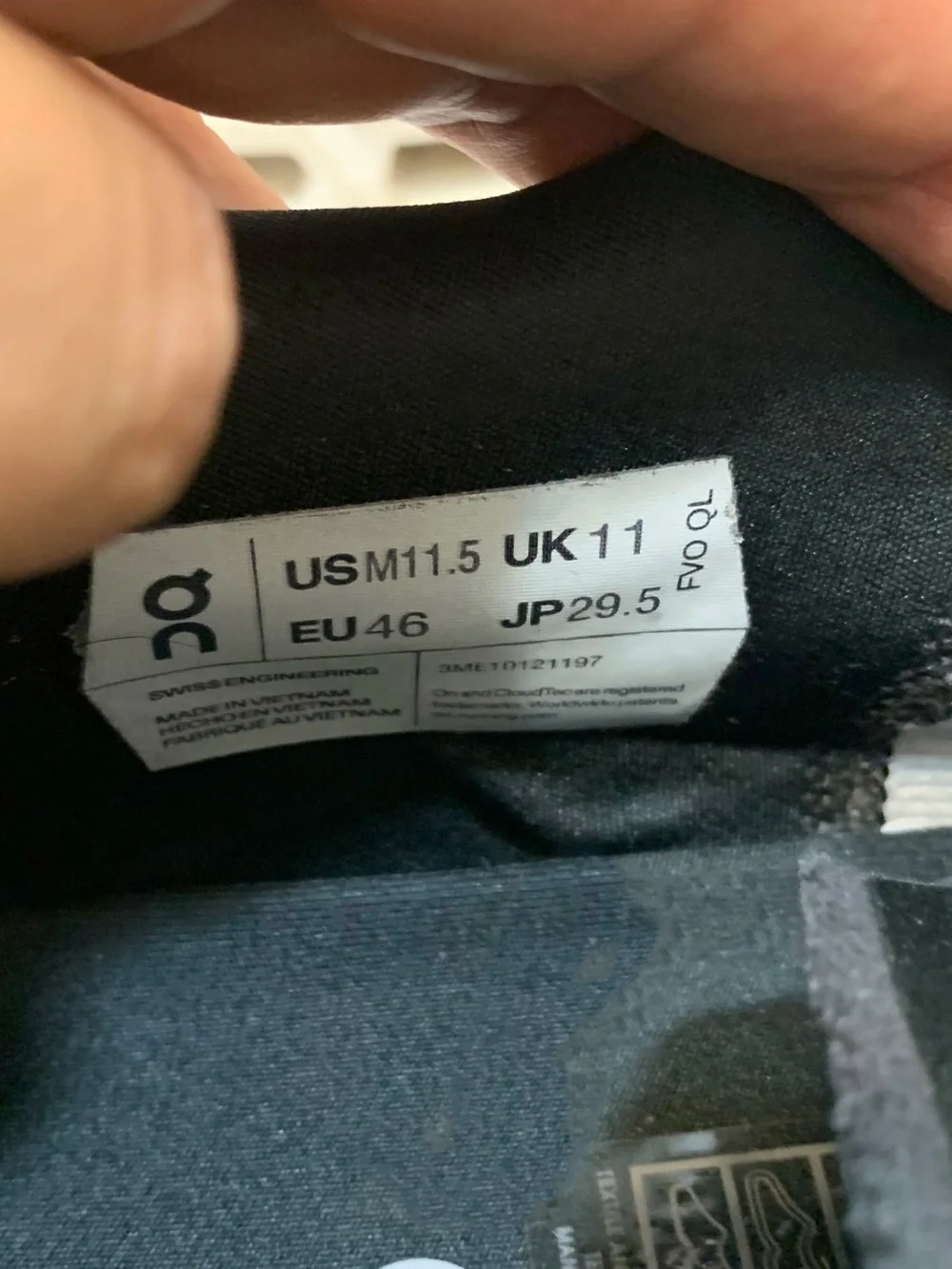 11.5 / On Running Men's Cloudmonster sneakers